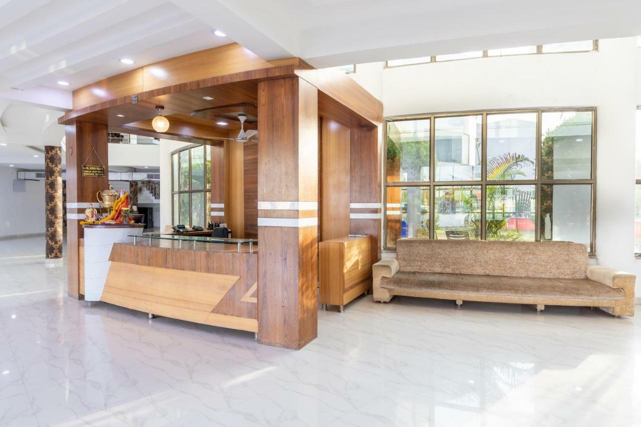 Oyo 42910 Hotel Rudra Palace Ratlām Εξωτερικό φωτογραφία