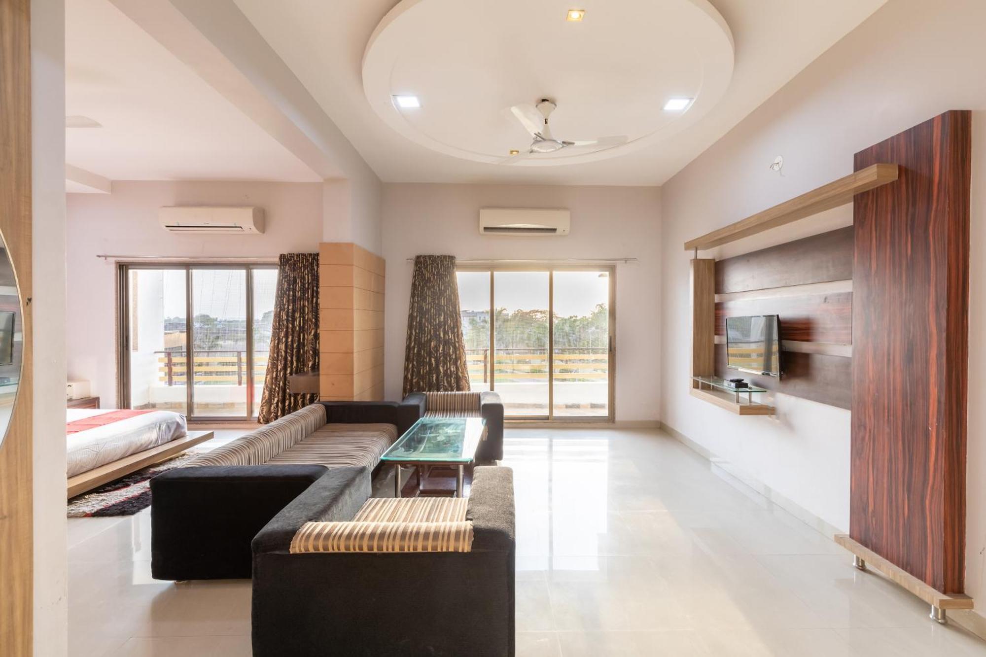 Oyo 42910 Hotel Rudra Palace Ratlām Εξωτερικό φωτογραφία